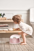 Little Pea BabyBjorn Γιογιό Smart Potty_powder-pink-white_lifestyle